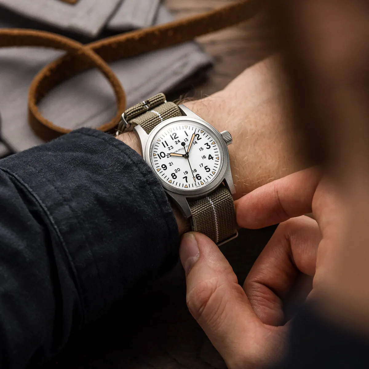 1973 British Military Watch Strap: AIRBORNE Elastic - Desert Sand / White