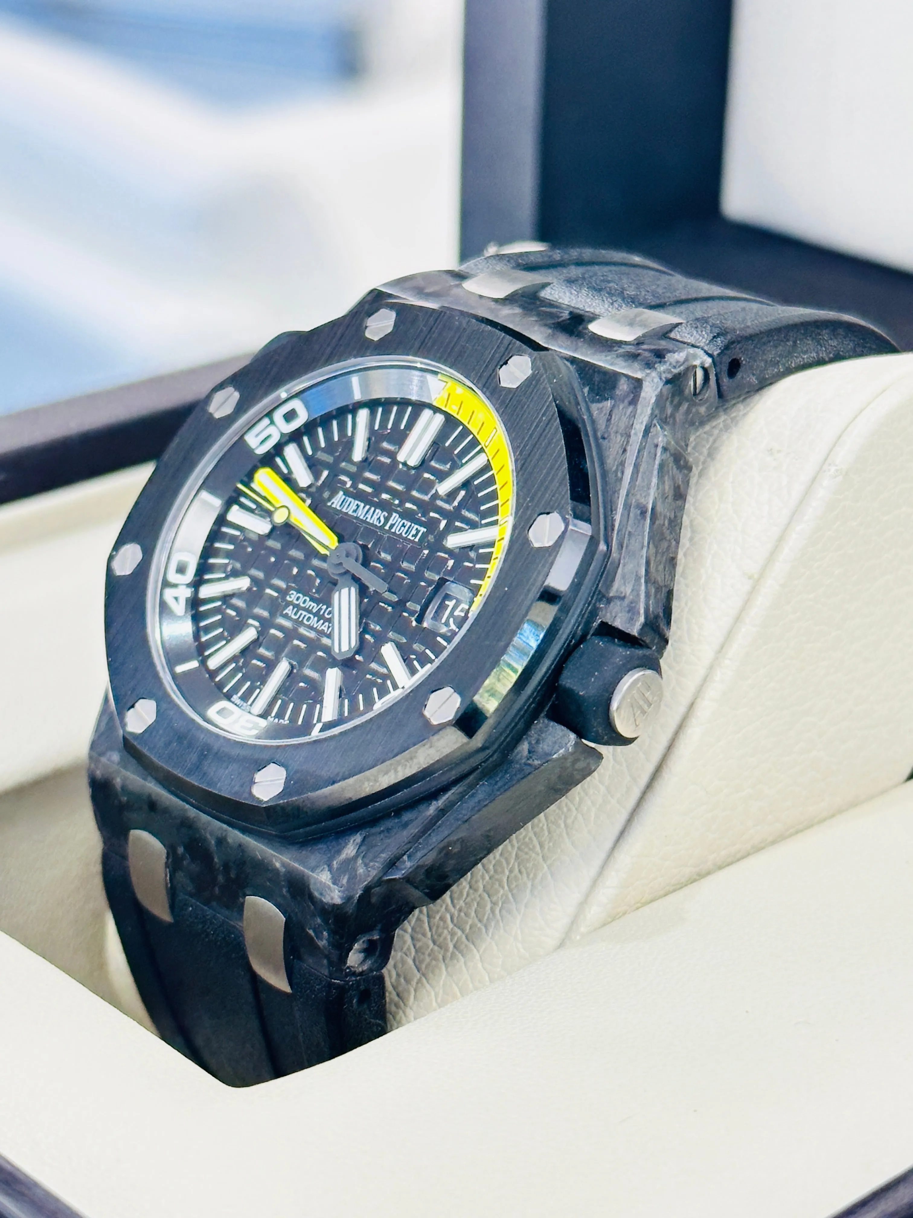 Audemars Piguet Royal Oak Offshore Diver Carbon Fiber 15706AU.00.A002CA.01 MINT