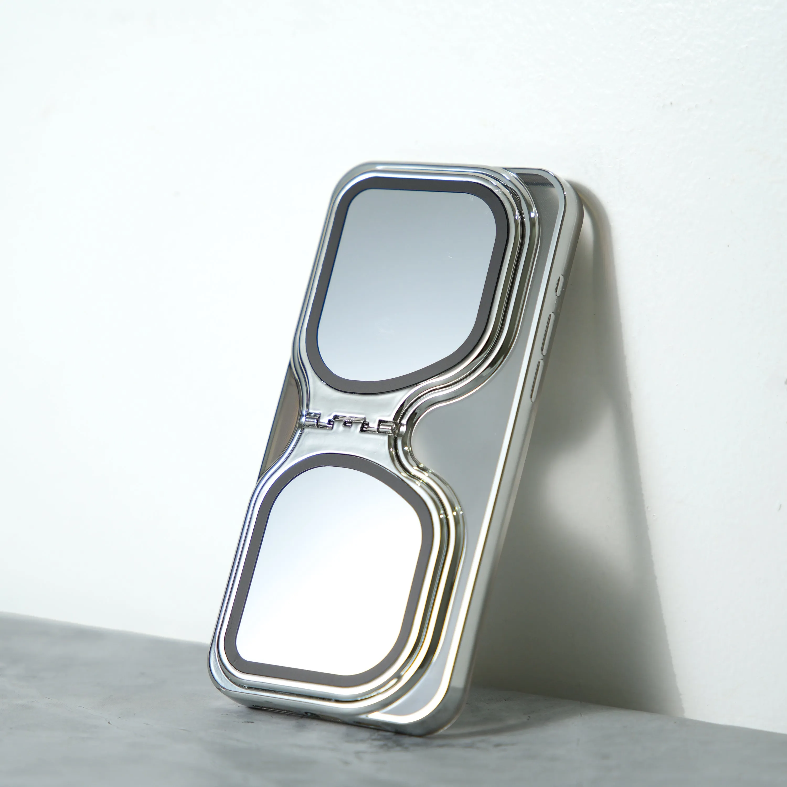 Chokore Sunglass Shaped Cover with Mirror Phone Stand