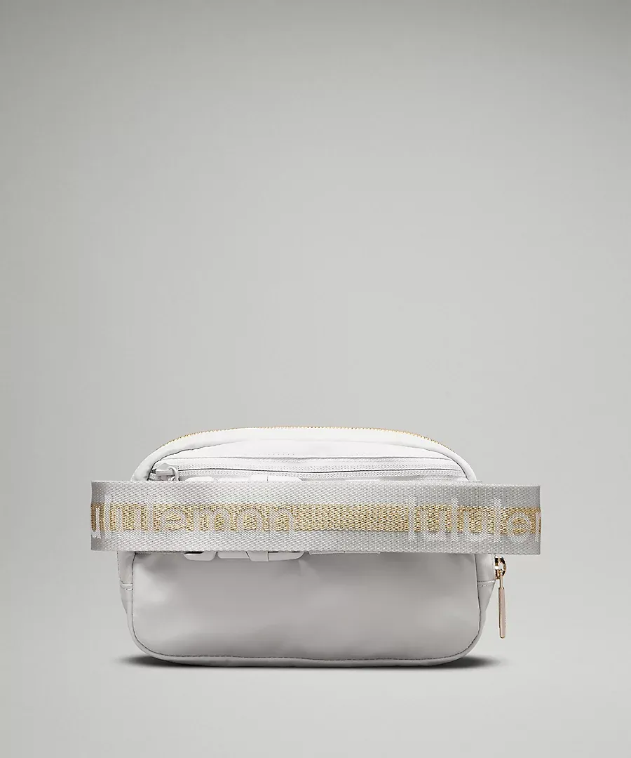 EVERYWHERE BELT BAG - VAPOR/GOLD/WHITE