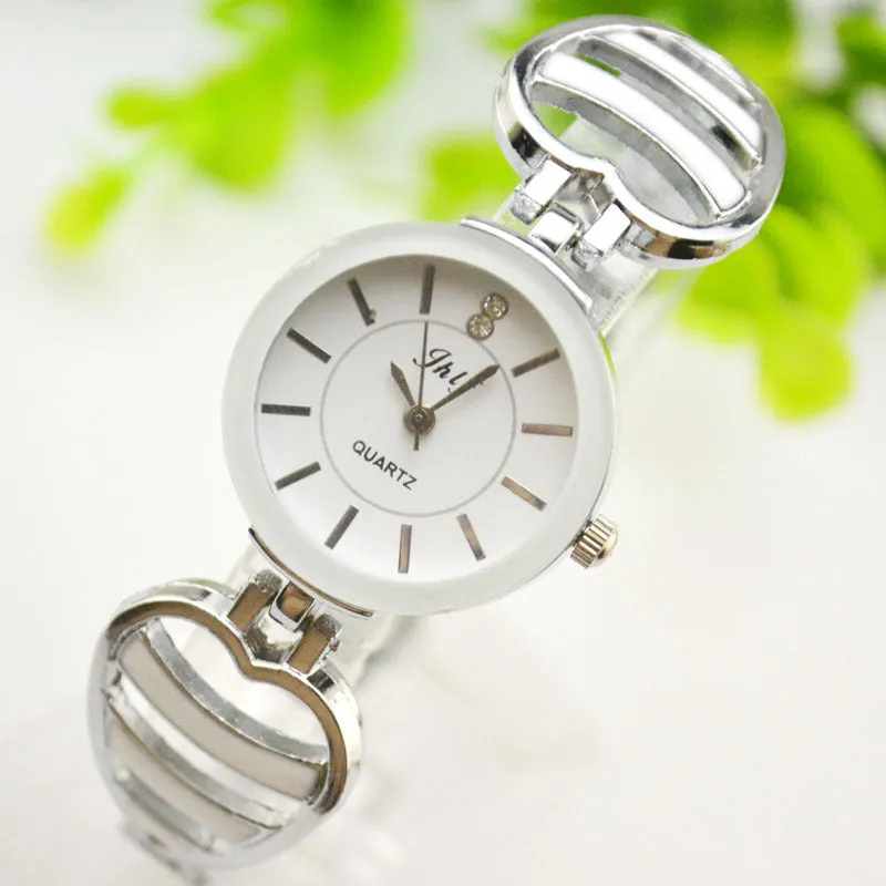 Waterproof bracelet quartz watch